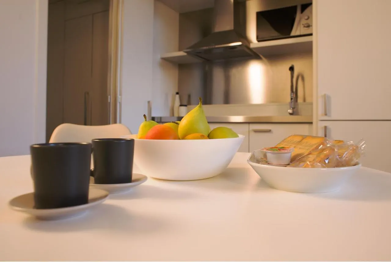 Bnbutler - Bergonzoli - Modern And Bright Near Central Station Milan Apartment