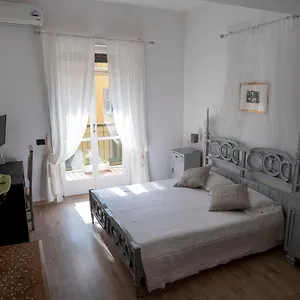 Apartment Beautiful Floral On Navigli, Milan