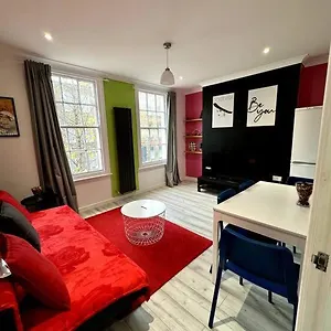 The Hidden Gem *2-bed Apt* Apartment London