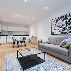 Stunning Luxury 2 Bedroom Apartment London
